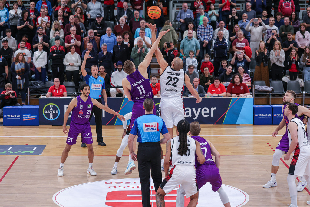 Pro A BAYER GIANTS vs BG Göttingen-100 | Fotos von Basketballspielen aus dem Raum NRW fotografiert von Gero Mueller-Laschet und Daniel Schaefer - Realized with Pictrs.com