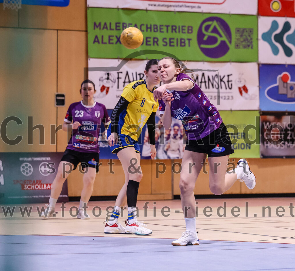 2025-02-15_022_SpVgg_Altenerding_gegen_MTV_Pfaffenhofen | Erding, Deutschland, 15.02.2025:Handball, Bezirksoberliga Frauen Altbayern 2024 / 2024, 14. Spieltag, SpVgg Altenerding gegen MTV Pfaffenhofen, Endergebnis: 27:23Katharina Künstner (SpVgg Altenerding, #23), Katharina Englisch (MTV Pfaffenhofen, #8), Sophie Lößl (SpVgg Altenerding, #14)Foto: Christian Riedel / fotografie-riedel.net