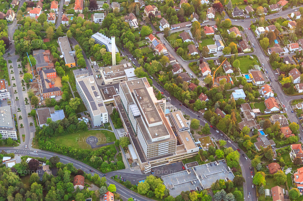 Luftbild: Leopoldina-Krankenhaus der Stadt Schweinfurt GmbH in Schweinfurt im Bundesland Bayern in Deutschland. – Foto: IMG_100224.jpg vom 26.05.2017 durch Werner Riehm/FLY-FOTO.de – Auflösung des Originals: 5109 x 3399 px – Leopoldina Krankenhaus Schweinfurt | | Mehr als gute Medizin
