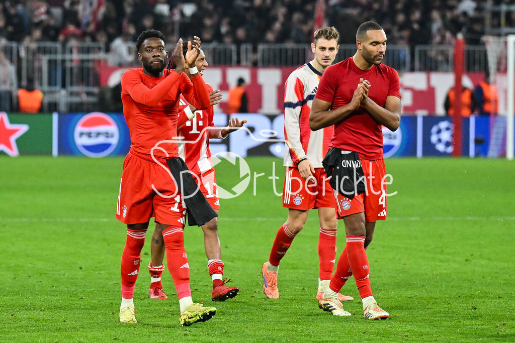 FC Bayern München - Sporting Lissabon | MUNICH, GERMANY - 09. DECEMBER: die Bayernspieler Alphonso DAVIES (FC Bayern Munich 19), Michael OLISE (FC Bayern Munich 17), Josip STANISIC (FC Bayern Munich 44) und Jonathan TAH (FC Bayern Munich 4) bedanken sich bei den Zuschauern in München nach dem Match zwischen dem FC Bayern München und Sporting Lissabon am 6. Spieltag der UEFA Champions League Ligaphase in der Allianz Arena