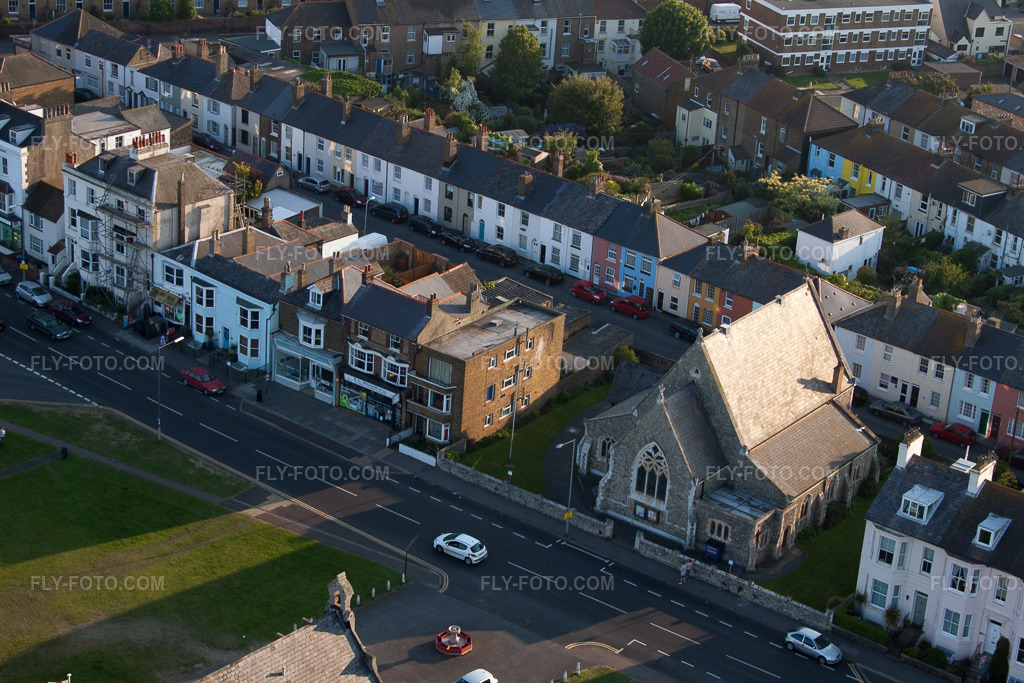 Aerial view: View of the town in Deal in the state England, Great Britain. – Photo: IMG_50880.jpg taken on 05/27/2012 by Werner Riehm/FLY-FOTO.com – Resolution of the original: 4752 x 3168 px