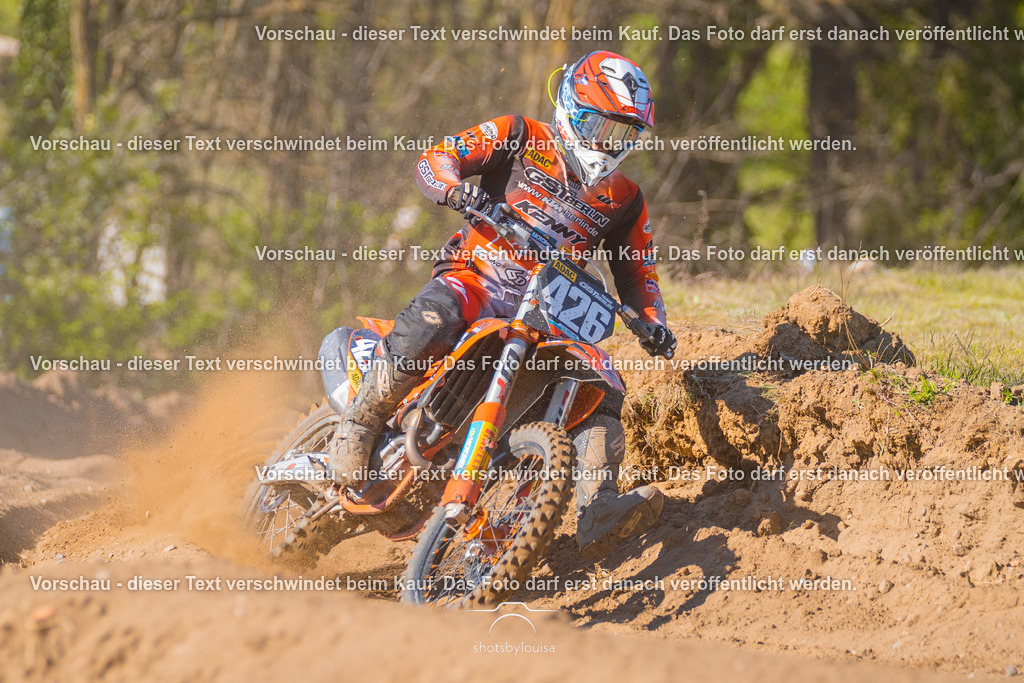 20260501_MCWriezen-4102 | Sportfotografin aus Berlin-Brandenburg mit Fokus auf Motocross. Ich halte deine sportliche Leistung und echte Emotionen auf und neben der Strecke professionell fest. Entdecke die Fotos von deinem Rennen und bestelle sie direkt hier im Shop.