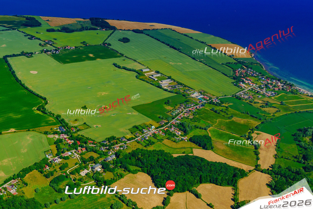 Die Luftbildaufnahme Redewisch - Boltenhagen wurde 2018 mittels Flugzeug (keine Drohne) erstellt. Perfekte Schärfe und Druck- Auflösung- Garantiert!