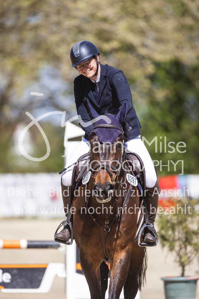260425_Spenge_3_Stil-WB-313 | Deine schönsten Turniermomente als professionelle Fotos! Entdecke hochwertige Pferdesport-Fotografie im Online-Shop. Jetzt Fotos finden & bestellen!