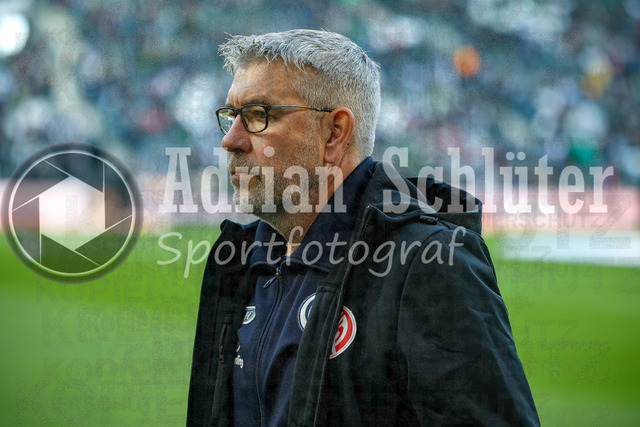 19.04.2026, GER, Fussball, Herren, 1. BL, Saison 2025/2026, Borussia Mönchengladbach - 1. FSV Mainz 05 | Trainer Urs Fischer (Mainz) schaut 