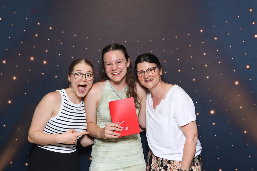 ZD260628112736-20 | Fotoshop von zweidimensional Fotografie. Ihr Fotograf im Aargau. Abzüge von Ihrem Fotobox Event bestellen.Abzüge von Ihrem Hochzeit bestellen.Abzüge von Ihrem Schulfotograf bestellen.