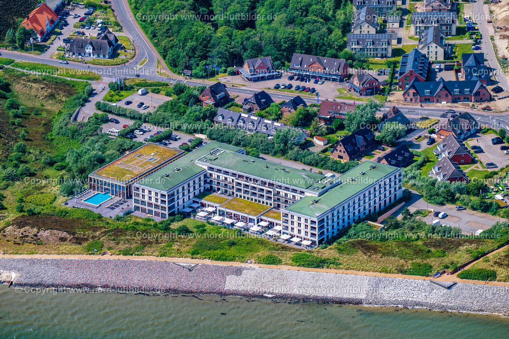 Sylt_List_Hotel_Arosa_ELS_5847130625 | LIST 13.06.2025 Gebäudekomplex der Hotelanlage " A-Rosa Sylt " in List auf der Insel Sylt im Bundesland Schleswig-Holstein, Deutschland. Weiterführende Informationen bei: A-ROSA Resort GmbH. // Complex of the hotel building " A-Rosa Sylt " in List on Island Sylt in the state Schleswig-Holstein, Germany. Further information at: A-ROSA Resort GmbH. Foto: Martin Elsen