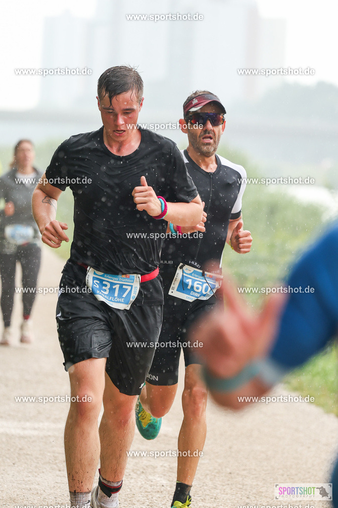 LUR_1331 | 34. M-net Erlanger Triathlon 2025 #erlangertriathlon  #mnettriathlon2025 #mnettriathlon #team #olympischedistanz #mitteldistanz #triathlon #maindonaukanal  #erlangertriathlon2025 #yourpictrs #tv1848 #tv1848erlangen  #triathlonbayern #sportinerlangen #demsportverbunden #sportshot_your_pictrs Copyright: www.sportshot.de