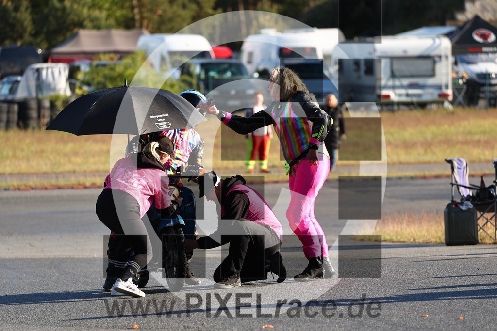 mopedrennen-20260514_12102 | Schöne Erinnerungen an spannende Momente - das festzuhalten ist unser Job. PIXELrace.de ist seit 2003 auf den Rennstrecken Europas unterwegs um die Action draußen beim Fahren und die wunderbare Stimmung imm Fahrerlager für euch einzufangen.