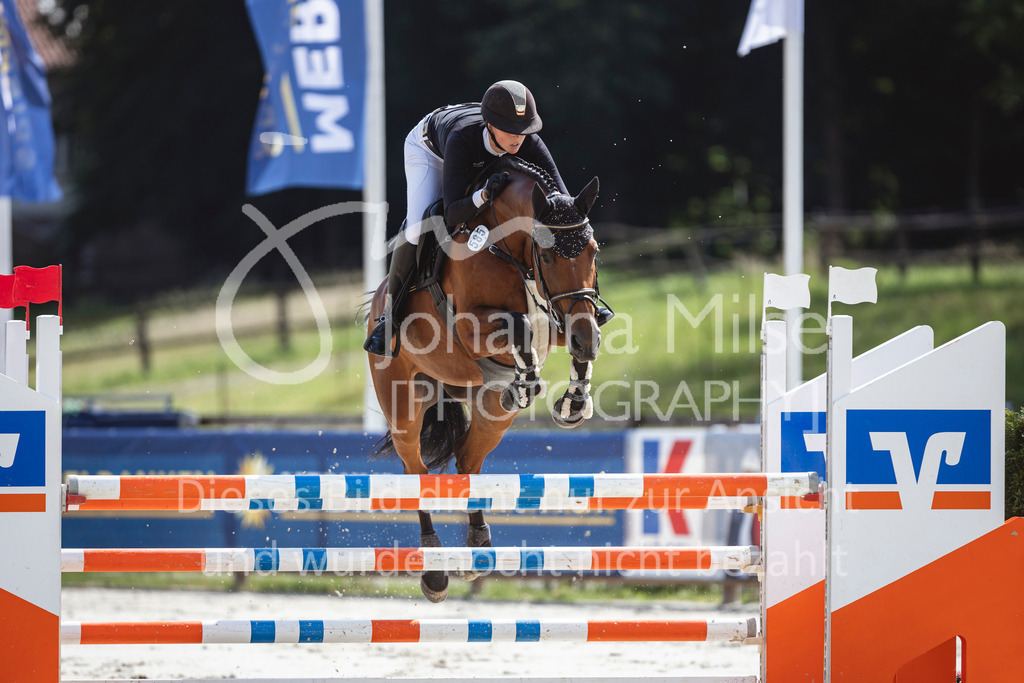 240711_BHO_L-Stil-2-539 | Deine schönsten Turniermomente als professionelle Fotos! Entdecke hochwertige Pferdesport-Fotografie im Online-Shop. Jetzt Fotos finden & bestellen!