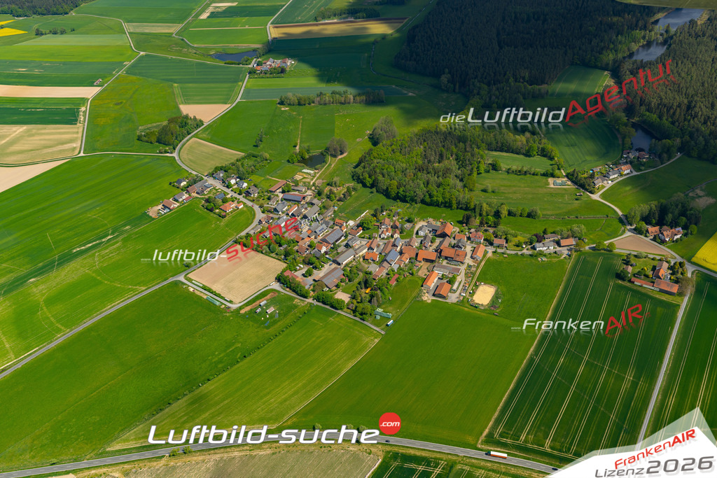 Die Luftaufnahme Schwärzdorf - Mitwitz wurde 2022 vom Flugzeug aus (keine Drohne) erstellt. Hohe Auflösung -für große Poster und Wandbilder geeignet - Garantiert!