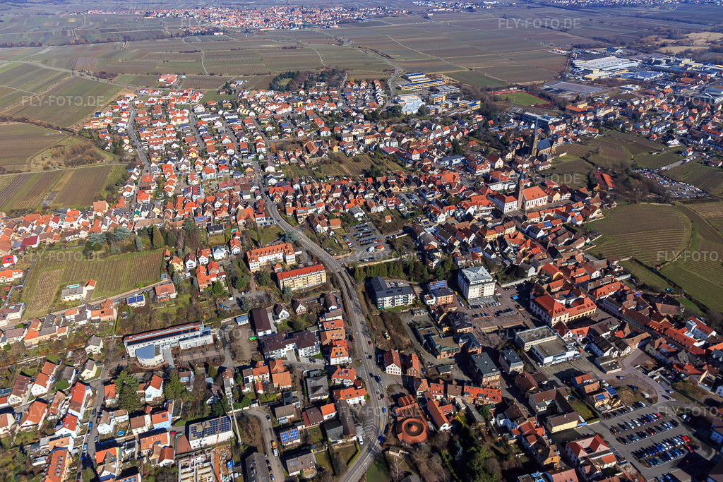 Luftbild: Stadtübersicht aus Süden in Edenkoben im Bundesland Rheinland-Pfalz in Deutschland. Foto: IMG_097068.jpg vom 25.02.2017 durch Werner Riehm/FLY-FOTO.de
