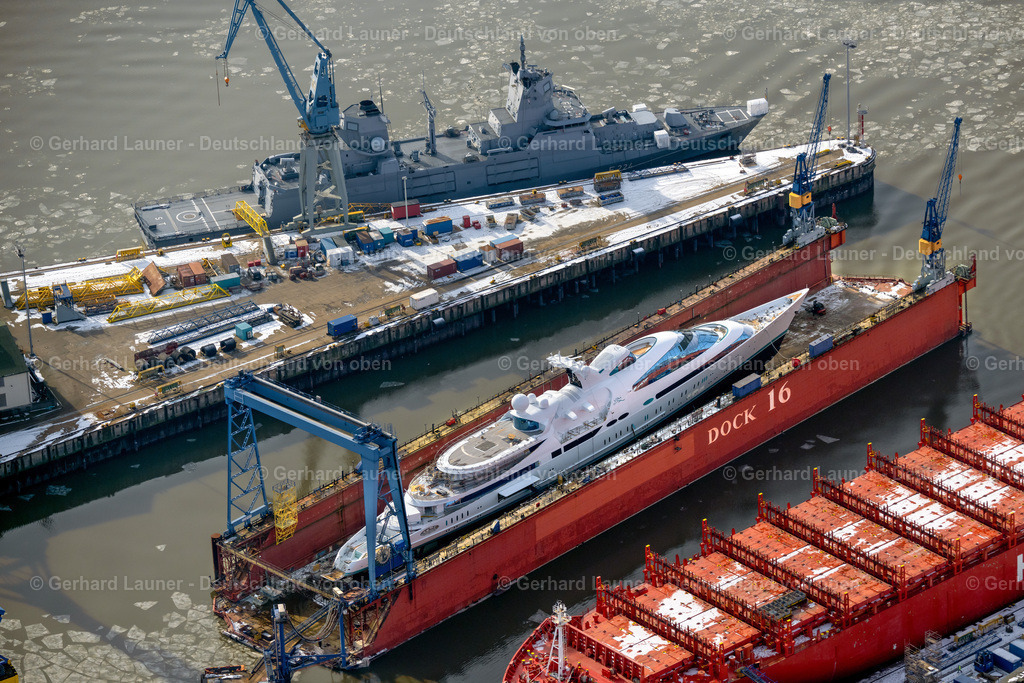4044668 | HAMBURG 14.02.2021 Werftgelände der Blohm + Voss im Ortsteil Kleiner Grasbrook in Hamburg. // Shipyard - site of the Blohm + Voss in the district Kleiner Grasbrook in Hamburg. Foto: Gerhard Launer