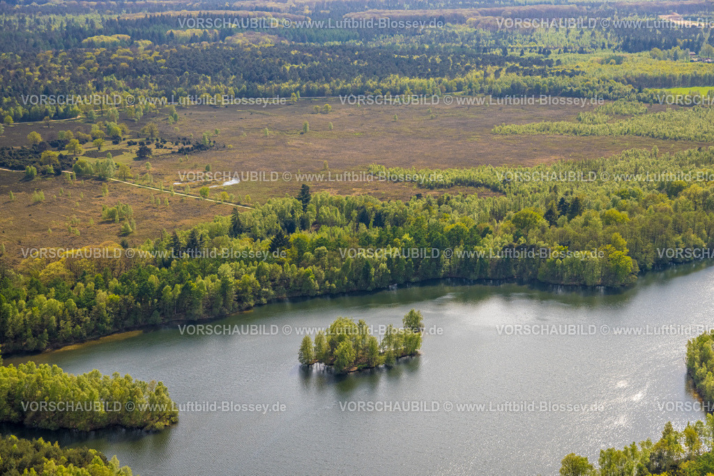 Brueggen240403187DiergartscherSeeSchwalm | Luftbild, Diergartscher See Naturschutzgebiet NSG Elmpter Schwalmbruch, Mischwald und Insel im See, Auenlandschaft an der deutsch-niederländischen Grenze, Oebel, Brüggen, Niederrhein, Nordrhein-Westfalen, Deutschland