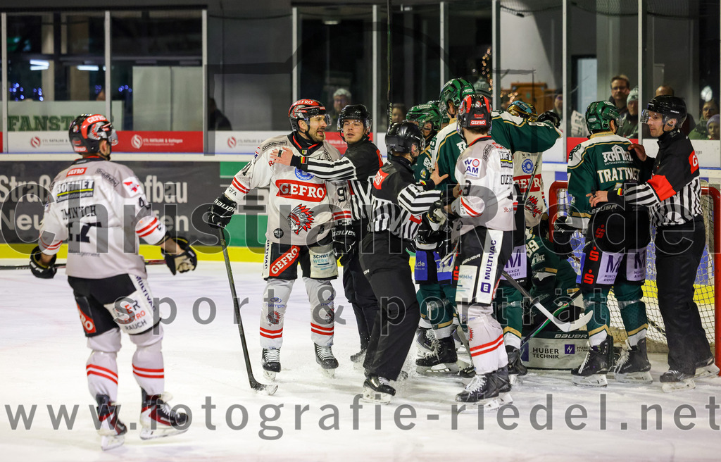 2025-12-14_055_TSV_Erding_gegen_ECDC_Memmingen_Indians | Erding, Deutschland, 14.12.2025:Eishockey, Oberliga Süd 2025 / 2026, 26. Spieltag, TSV Erding gegen ECDC Memmingen Indians, Endergebnis: 1:2Foto: Christian Riedel / fotografie-riedel.net