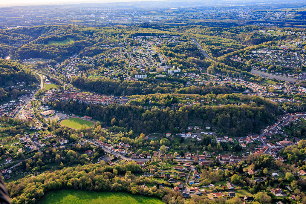 Vue aérienne: Vue de la ville depuis le sud-est à Hombourg-Haut dans le département Moselle, France – .Photo: IMG_154697.jpg prise le 17/04/2026 par Werner Riehm/FLY-FOTO.eu – Résolution de l'original: 6000 x 4000 px