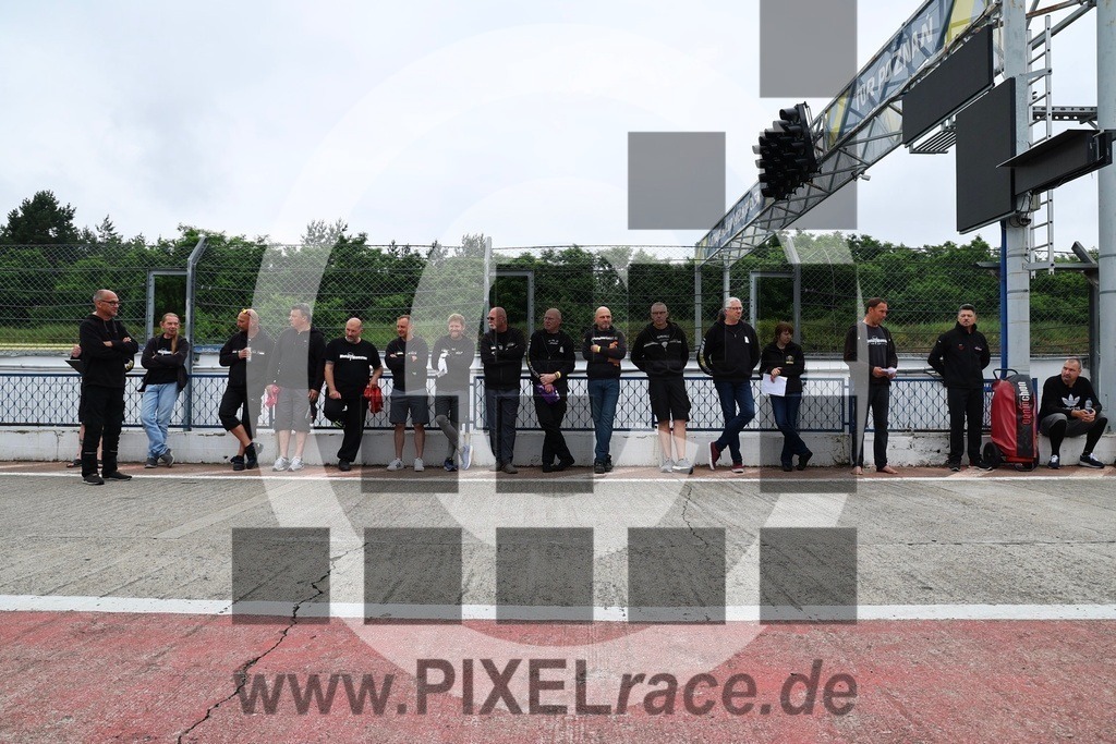 social-20240604_33502 | Schöne Erinnerungen an spannende Momente - das festzuhalten ist unser Job. PIXELrace.de ist seit 2003 auf den Rennstrecken Europas unterwegs um die Action draußen beim Fahren und die wunderbare Stimmung imm Fahrerlager für euch einzufangen.
