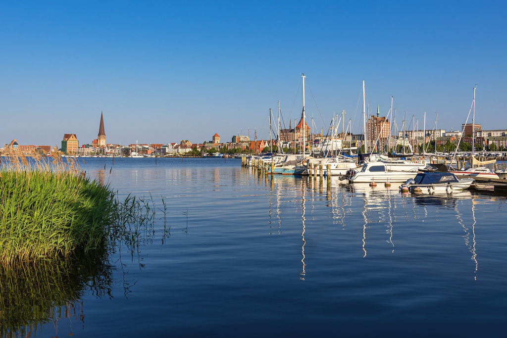 Blick über die Warnow auf die Hansestadt Rostock | Blick über die Warnow auf die Hansestadt Rostock.