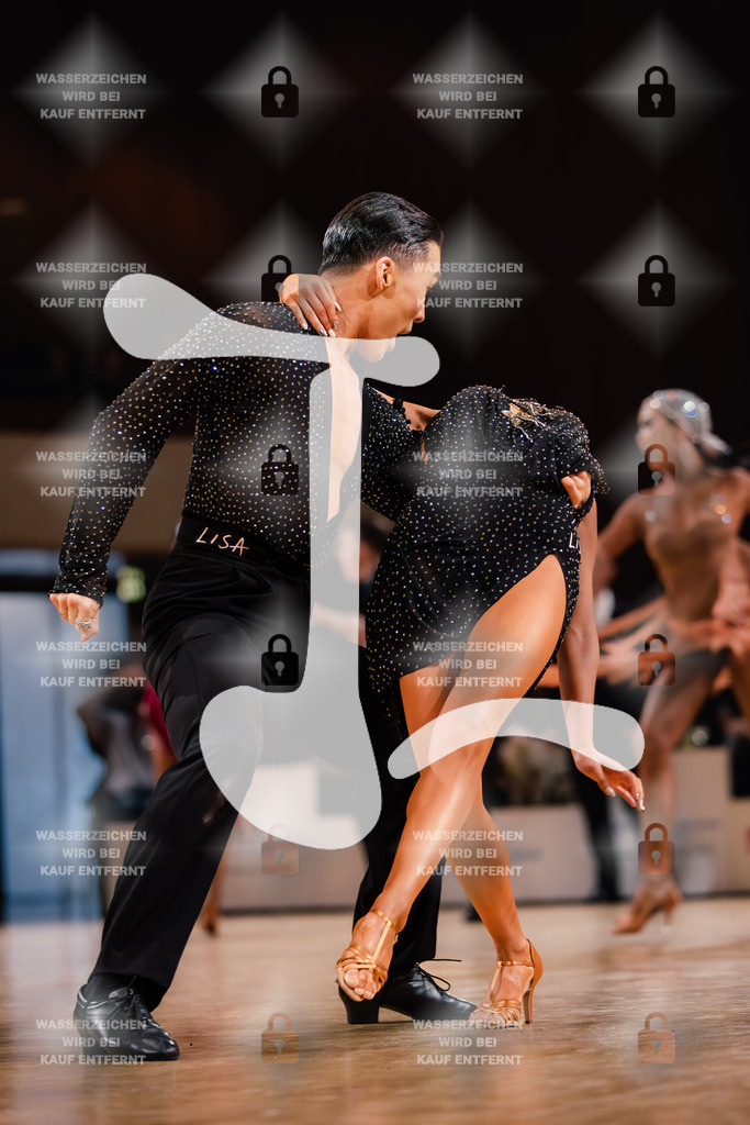 Goldstadtpokal 2025 - WDSF World Open Latin 8th (32) Xia Weiyi _ Li Yijia (China)-2025-01-25-6668 | Webshop for digital downloads and prints of dance sport, event & show photographer Julian Link - Realisiert mit Pictrs.com