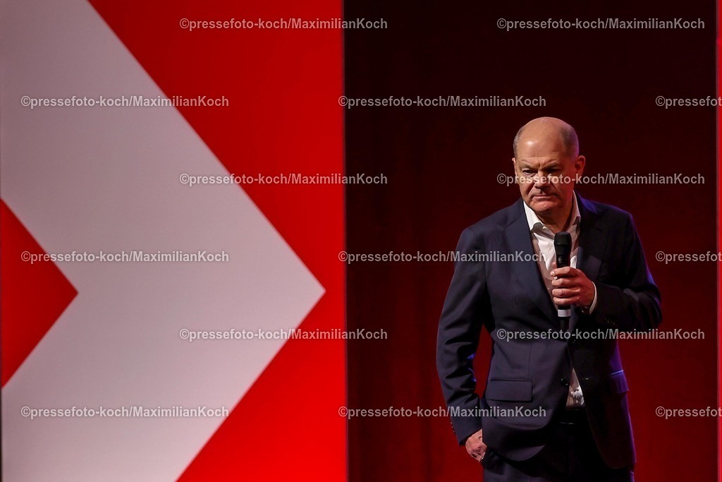 SPD21022502299 | 21.02.2025, Wahlkampfveranstaltung SPD,  Abschlusskundgebung der Sozialdemokratische Partei Deutschlands vor den Bundestagswahlen, Westfalenhalle Dortmund. Im Bild: Bundeskanzler der Bundesrepublik Deutschland und Spitzenkandidat der SPD - Olaf Scholz (SPD)