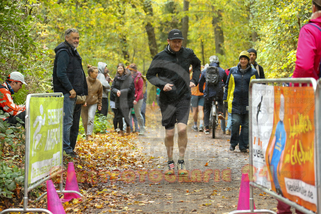 251026_1317_EX1_3083 | Sportfotografie im Rhein-Sieg Kreis, Köln, Bonn, NRW, Rheinland Pfalz, Hessen, etc. Unser Tätigkeitsfeld umfasst den Laufsport vom Volkslauf über den Marathon, Duathlon, Triathon bis zum Ultralauf wie Kölnpfad Ultra oder Schindertrail.
