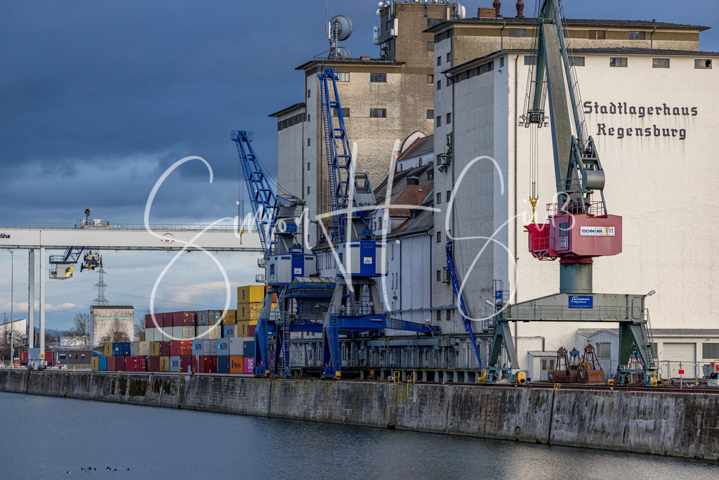 Regensburger Hafen (1) | simonsuess - Realisiert mit Pictrs.com