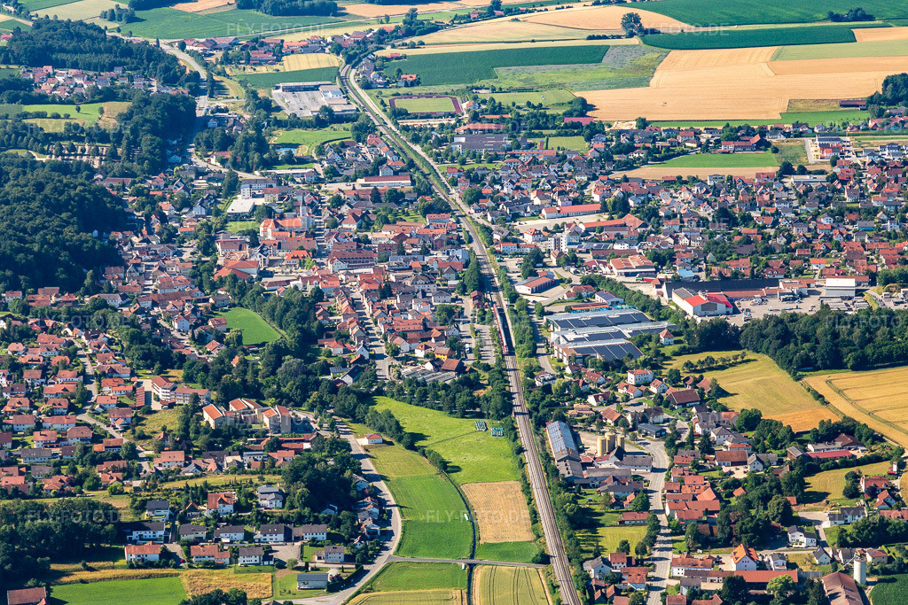Luftbild:  im Ortsteil Prinkofen in Ergoldsbach im Bundesland Bayern in Deutschland. – Foto: IMG_133133.jpg vom 03.07.2022 durch Werner Riehm/FLY-FOTO.de – Auflösung des Originals: 5472 x 3648 px – Suchfeld
