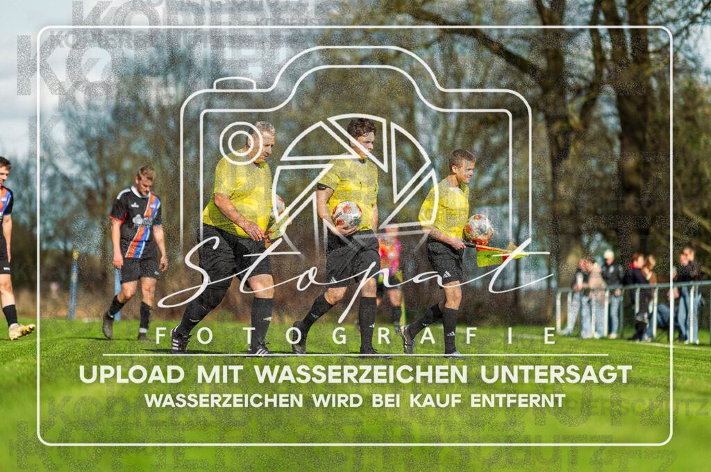 FGFS-LEN-1000 | Michael Boettrich (Schiedsrichter), Peter Paech (Schiedsrichterassistent) und Till Hiller (Schiedsrichterassistent) beim Herren Kreisliga HK Spiel zwischen FG Fulde-Stellichte und Eintracht Leinetal im Fulder Zentralstadion, Fulde (Simon Paul Stopat) - Realisiert mit Pictrs.com