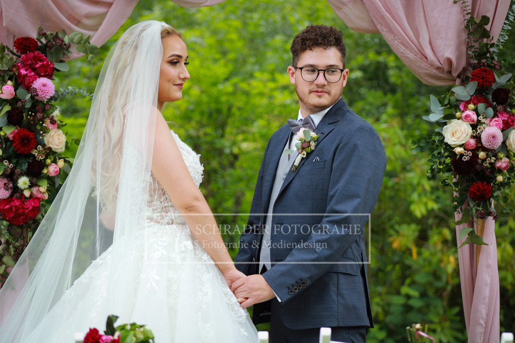 Hochzeit Sven _ Evi 08.07.22 Freie Trauung-07 | lanaschraderfotografie - Realisiert mit Pictrs.com