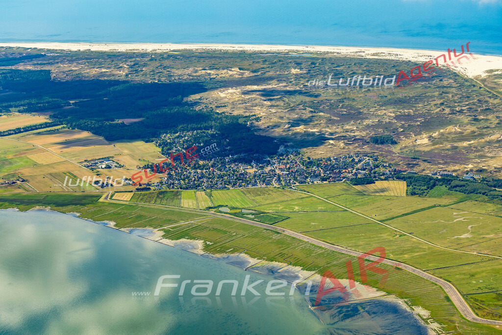 nebel-amrum-luftbild-22-1036 | Aktuelles Luftbild von Nebel Amrum - Die Luftaufnahme wurde 2022 mittels UL-Flugzeug erstellt ( keine Drohne ) - hochauflösende Kamera-Systeme von  Canon -
Beste Qualität - Für grossformatige Ausdrucke geeignet. Die Geschenkidee !