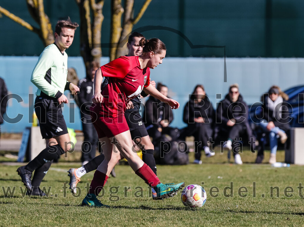 2024-02-25_030_FC_Schwaig_gegen_TSV_Eching | Oberding, Deutschland, 25.02.2024:
Fußball, Bezirksliga 2023 / 2024, Testspiel, FC Schwaig gegen TSV Eching, Endergebnis: 0:5

Medina Musliji (FC Schwaig, #5)

Foto: Christian Riedel / fotografie-riedel.net