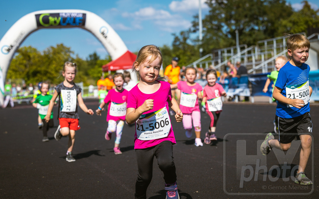 16. Hoywoj-CityLauf im Sportforum Hoyerswerda - 16.09.2023 | 555m VVO-Mini-Flitzer-Lauf - Realisiert mit Pictrs.com