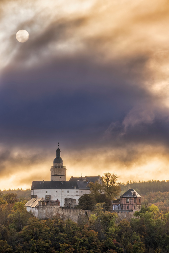Burg Falkenstein am Morgen | Wir machen aus Ihren Bildern Erinnerungen für die Ewigkeit | Hochwertige Fotografien für Ihr zu Hause. - Realisiert mit Pictrs.com