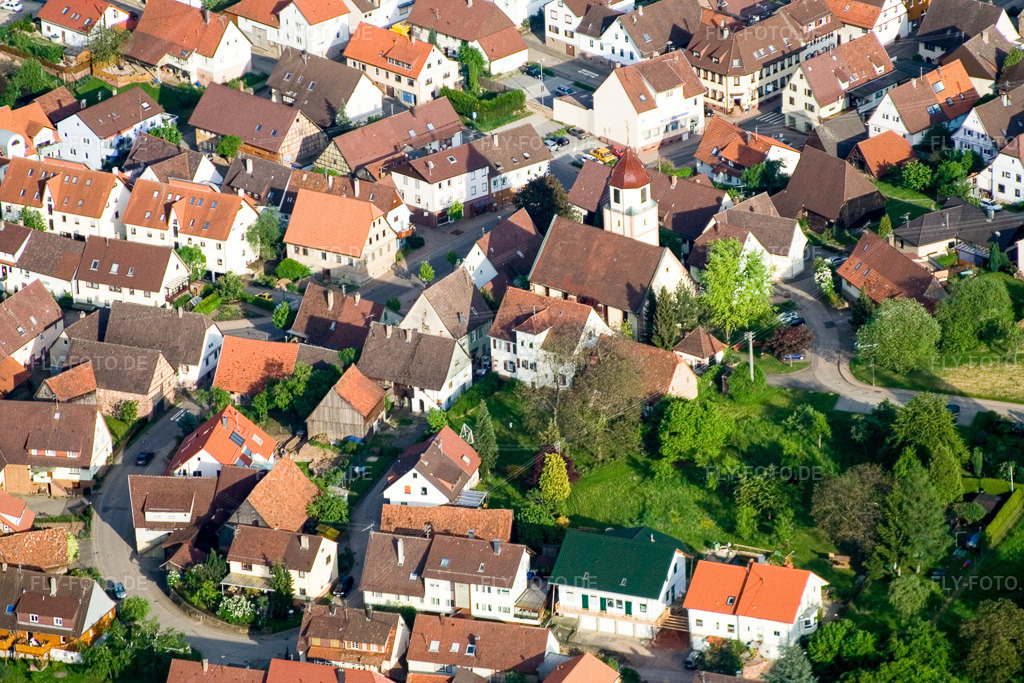 Luftbild: Michaelskirhe im Ortsteil Gräfenhausen in Birkenfeld im Bundesland Baden-Württemberg in Deutschland. Foto: IMG_2030.jpg vom 14.05.2006 durch Werner Riehm/FLY-FOTO.de
