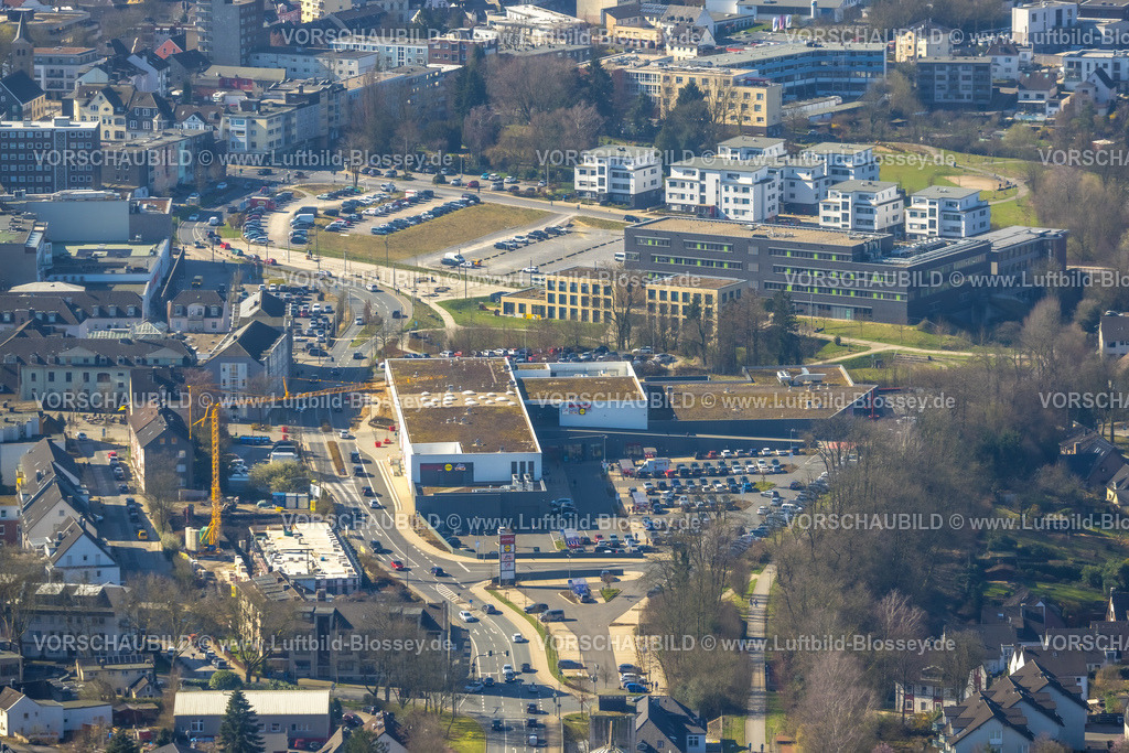 Heiligenhaus240301899 | Luftbild, Campus Velbert/Heiligenhaus Hochschule, Forum Hitzbleck Einkaufszentrum mit Parkplatz, Baustelle mit Neubau Linderfelder Karree Mehrgenerationenhaus mit Kita, Demenz-WG und Seniorenwohnungen  an der Linderfeldstraße, Leubeck, Heiligenhaus, Ruhrgebiet, Nordrhein-Westfalen, Deutschland