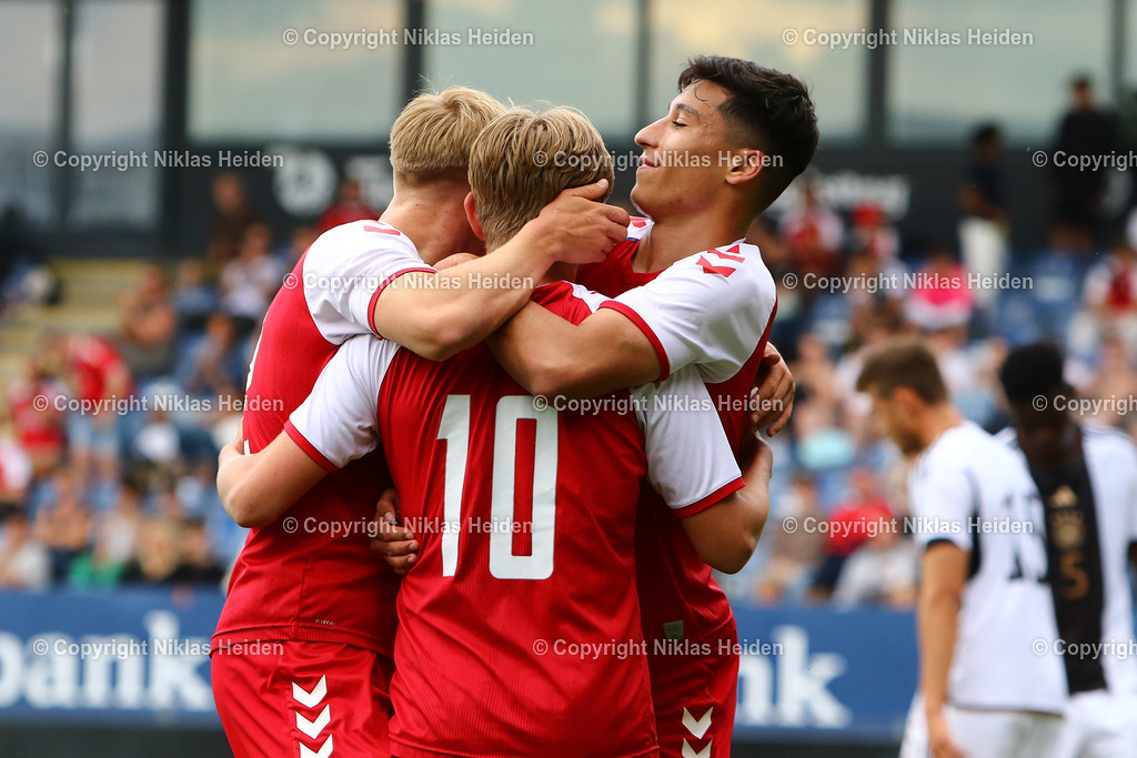 NH_DänemarkU19_DeutschlandU19_Länderspiel_22052024 | Dänemark U19 jubelt über einen Treffer.

Fußball I Junioren I Länderspiel (Nationalmannschaft) I  Saison 2023-2024 I Freundschaftsspiel I Dänemark U19 - Deutschland U19 I 22.05.2024 I Sydbank Park (Haderslev, Dänemark)