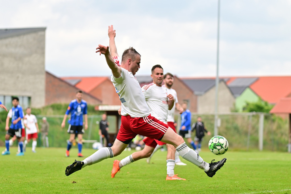 Fußball I Herren I Saison 2024-2025 I Kreisliga I 25. Spieltag I FSV Bliedersdorf-Nottensdorf - VfL Güldenstern Stade II | Der Sportfotograf. - Realisiert mit Pictrs.com