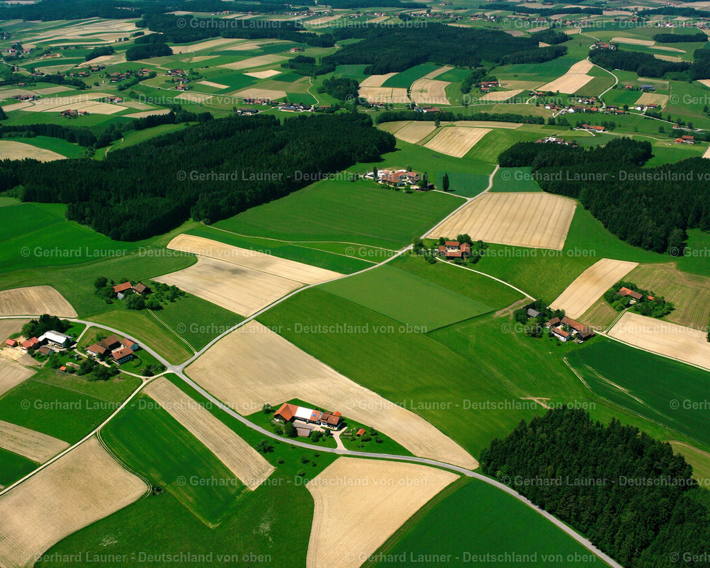 2516124 | KöNIGSöD 01.08.2005 Strukturen auf landwirtschaftlichen Feldern  in Königsöd im Bundesland Bayern, Deutschland // Structures on agricultural fields  in Königsöd in the state Bavaria, Germany Foto: Gerhard Launer