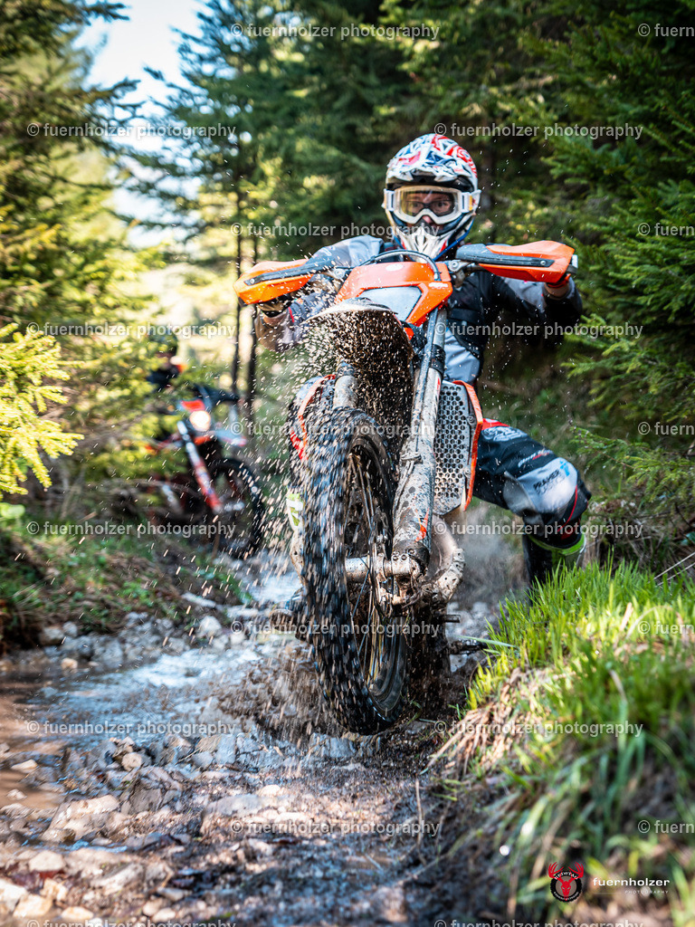 fuernholzer_250501-C1-115-2 | Fotografische Impressionen von der Red Stag Enduro Extreme by fuernholzer-photography.com. Endurosport in Österreich fotografisch festgehalten von fuernholzer. Auftragsfotografie für Private, Gewerbefotos und Industriefotografie. Eventfotografie, Sportfotografie und Motorsportfotografie. Anbieter von Fotoworkshops, Fototraining, fotografischen Vorträgen und Fotoseminaren.