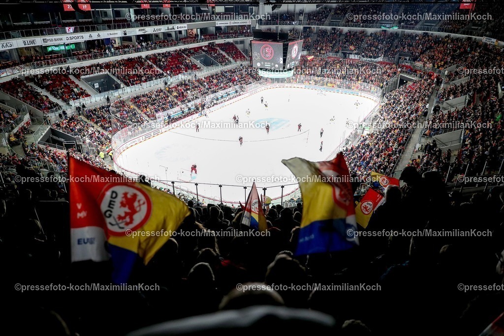 DEG12012501055 | 12.01.2025, Eishockey, Penny DEL, Düsseldorfer EG - Eisbären Berlin, PSD-BANK Dome: Feature Fans der DEG in der vollen Eishalle. Übersicht Übersichtsfoto Übersichtsbild der Spielstätte Innenansicht Zuschauer Fans Eishockeyspielfeld 