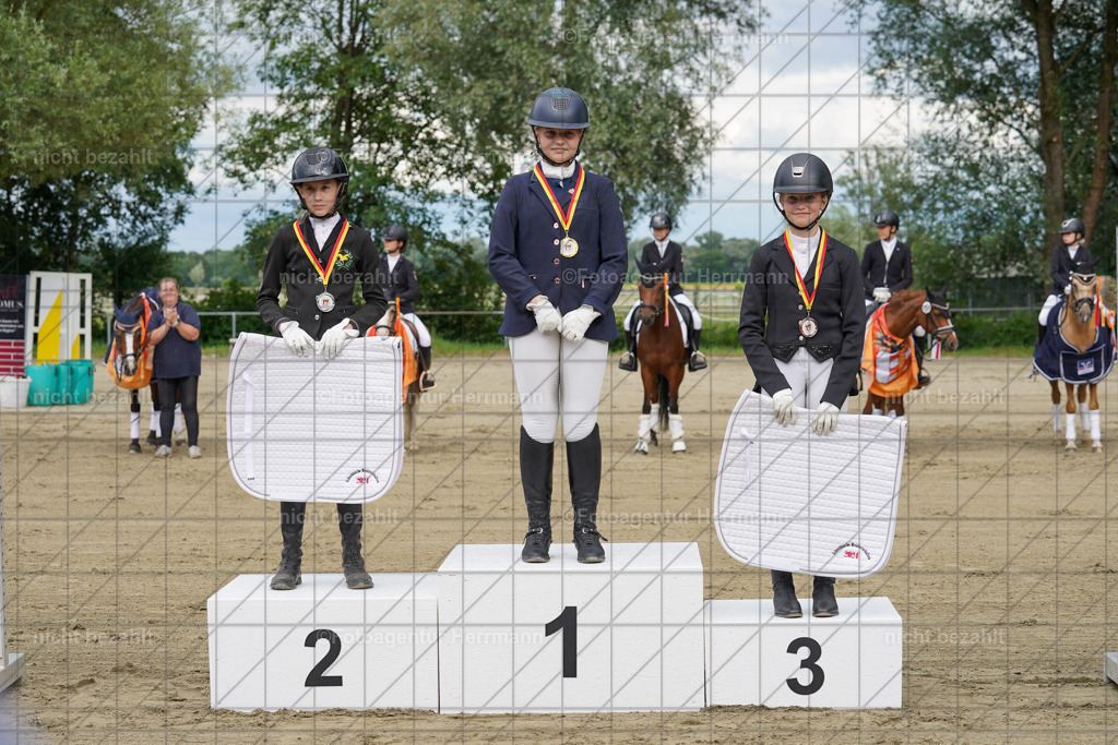 20240630-FAH02514 | Turnierbilder Schwabmünchen, Dressurbilder, Springreitturnier, Reitsportbilder, Turnierfotografen Bayern, Turnierfotograf