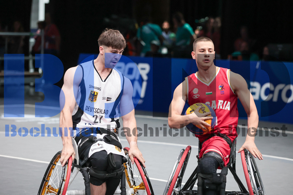 SES_TTG3X320250717-203 | bond - Realisiert mit Pictrs.com