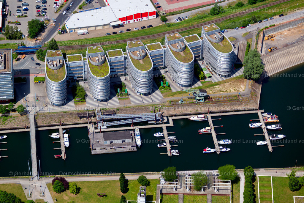 3805660 | Five Boats und Hitachi Power Office, Innenhafen Duisburg