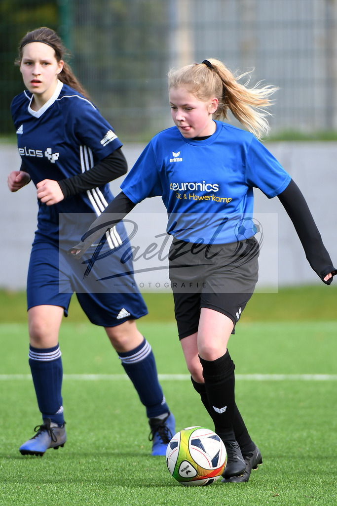 LENGRE20200229_0090 | Fussball, C-Juniorinnen:   bei dem Testspiel zwischen SC Preussen Lengerich und TSG 07 Burg Gretesch im Windmoeller &amp; Hoelscher Stadion am 29.02.2020 in Lengerich, Deutschland. - Realisiert mit Pictrs.com