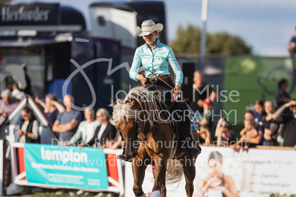 230728_BHO_Showprogramm-567 | Deine schönsten Turniermomente als professionelle Fotos! Entdecke hochwertige Pferdesport-Fotografie im Online-Shop. Jetzt Fotos finden & bestellen!