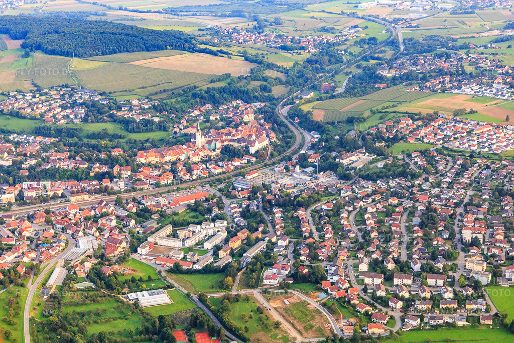 Luftbild: Stadtansicht aus Nordwesten in Engen im Bundesland Baden-Württemberg in Deutschland. Foto: IMG_102811.jpg vom 25.08.2017 durch Werner Riehm/FLY-FOTO.de