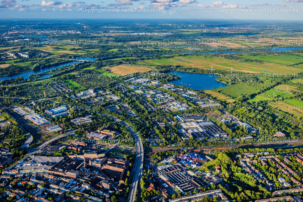 Hamburg_Harburg_Gewerbegebiet_Grossmoorbogen_ELS_3044090823 | HAMBURG 09.08.2023 Gewerbegebiet und Firmenansiedlung Großmoorbogengraben in Harburg in Hamburg. // Industrial estate and company settlement Grossmoorbogengraben in Harburg in Hamburg. Foto: Martin Elsen