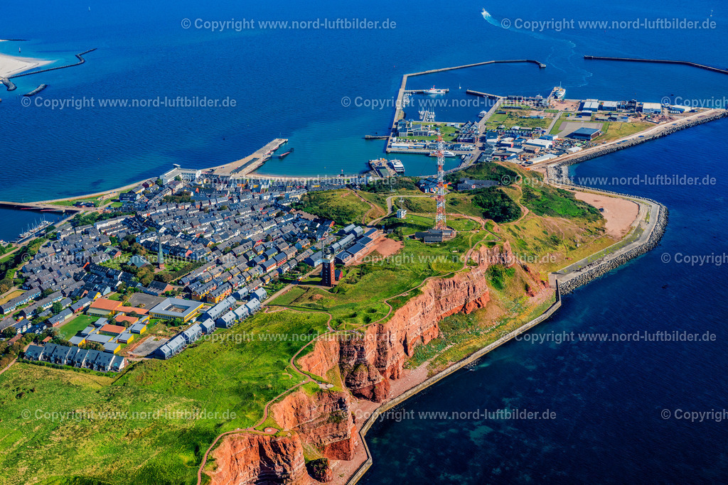Helgoland_ELS_8046280824 | HELGOLAND 28.08.2024 Ortsansicht an der Meeres-Küste " Oberland " in Helgoland im Bundesland Schleswig-Holstein, Deutschland. Weiterführende Informationen bei: Helgoland Tourismus-Service. // Townscape on the seacoast " Oberland " in Helgoland in the state Schleswig-Holstein, Germany. Further information at: Helgoland Tourismus-Service. Foto: Martin Elsen