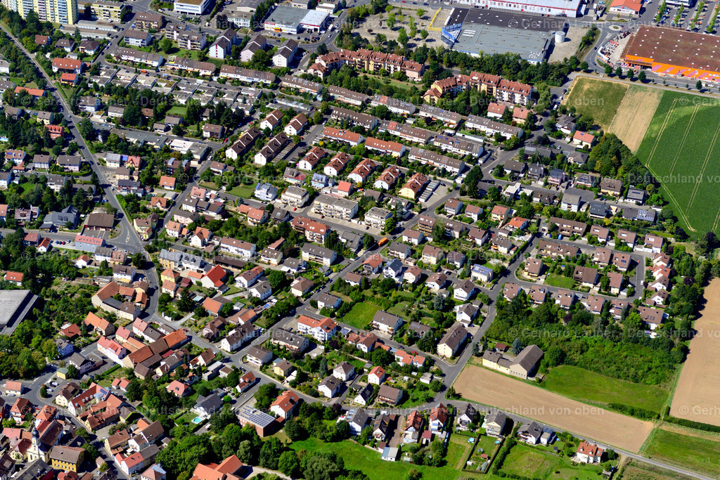 3650120 | LENGFELD 31.08.2016 Wohngebiet einer Einfamilienhaus- Siedlung am Rande von landwirtschaftlichen Feldern in Lengfeld im Bundesland Bayern, Deutschland // Single-family residential area of settlement on the edge of agricultural fields in Lengfeld in the state Bavaria, Germany Foto: Gerhard Launer