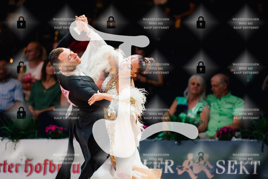 GOC 2025 - WDSF Open Standard Senior I 19th-20th (56) Giovanni Paladino _ Giovanna Panicola (Italy)-2025-08-21-9876 | Webshop for digital downloads and prints of dance sport, event & show photographer Julian Link - Realisiert mit Pictrs.com